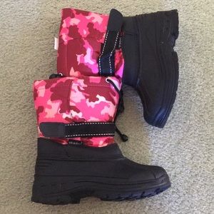Skadoo pink camo girls snow boots size 12